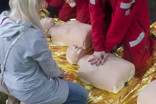 resuscitation-4215647-1280__